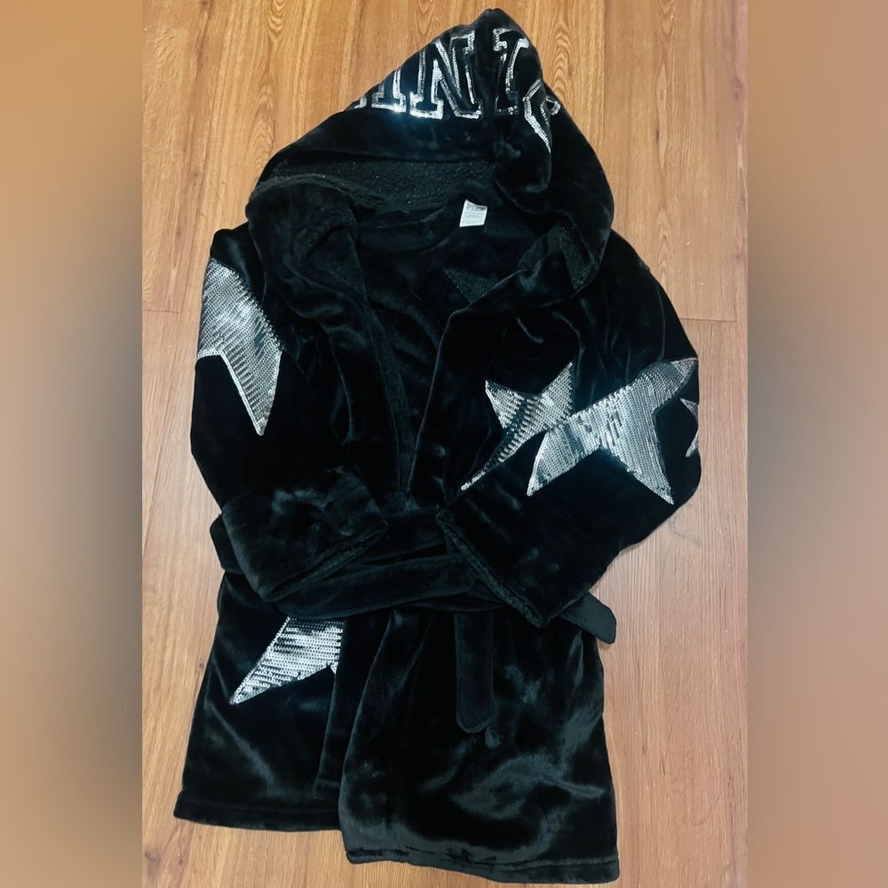 PINK VS RARE STAR BLING ROBE
XS/S - Picture 6 of 7